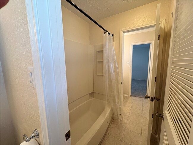 Photo - 1007 Stoneleigh Ct