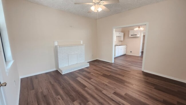 Photo - 2128 Early St