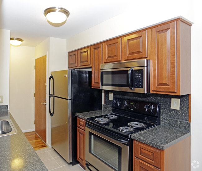 Coventry Square Apartments For Rent in Westwood, NJ