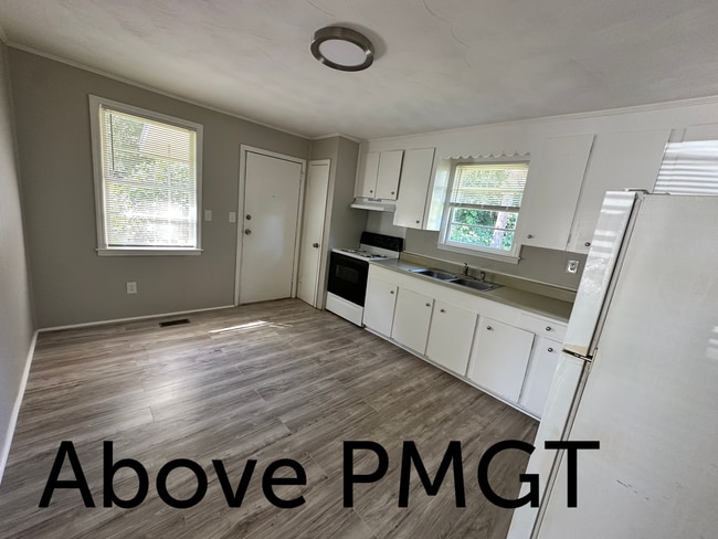 Photo - Duplex 2 bedroom- 1 Bath Unit 396 Sequoia Dr