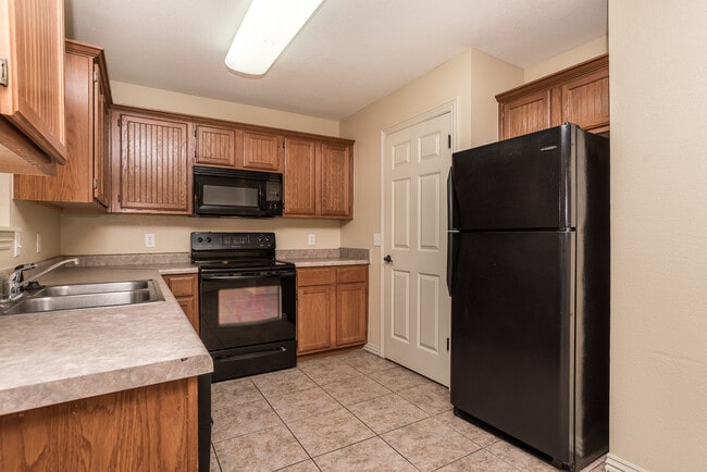 Photo - Meerstrong-4040 Unit B