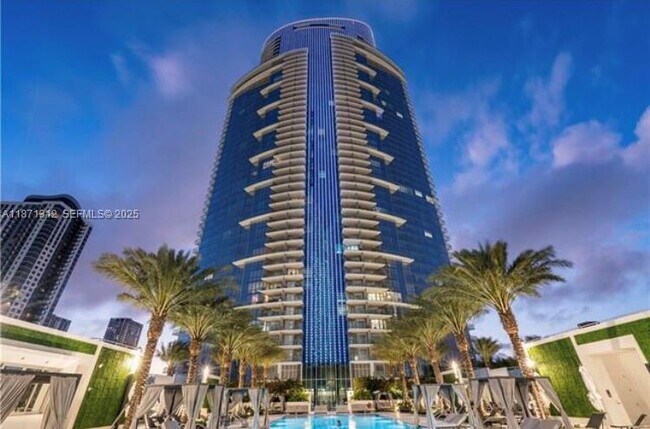 Building Photo - 851 NE 1st Ave Unit 502