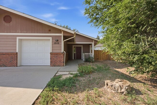 Photo - 1205 Raven Pl