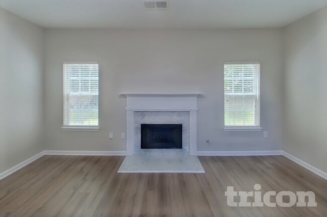 Photo - 552 Howell Dr