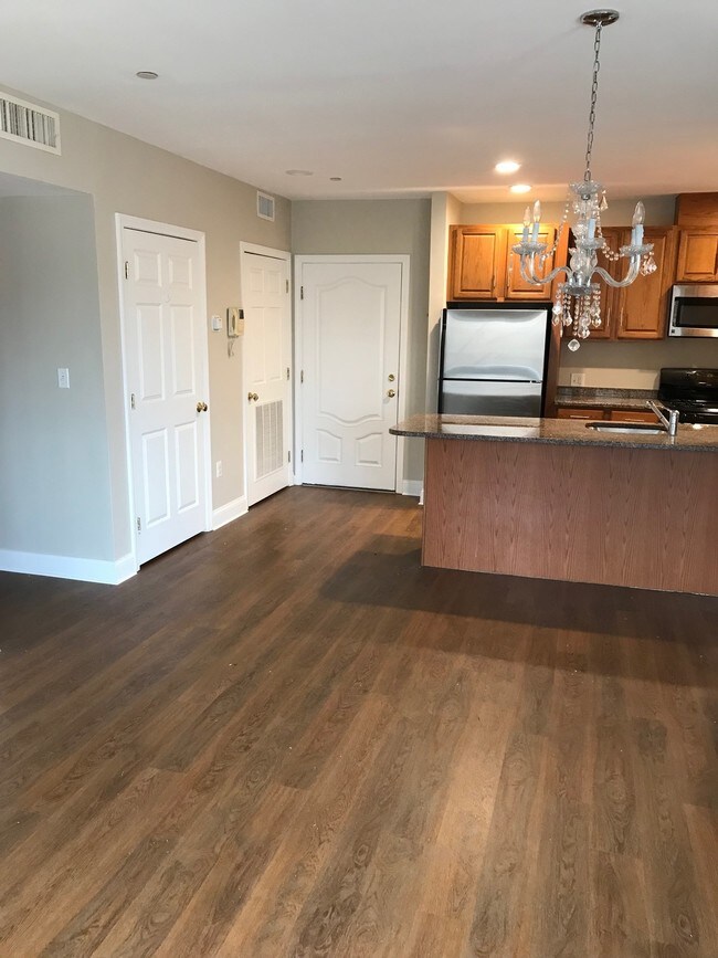 Photo - 1522 VFW Pkwy Unit 201
