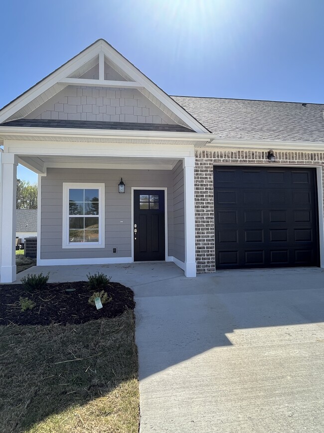 Photo - 140 NE Bellingham Cv Townhome