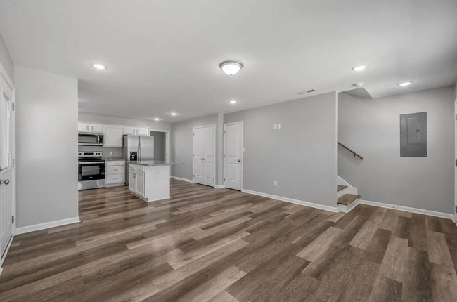 Building Photo - 3 Bedroom Home!