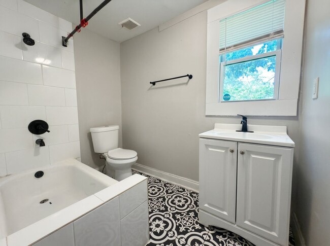 Photo - 3432 Radford Rd