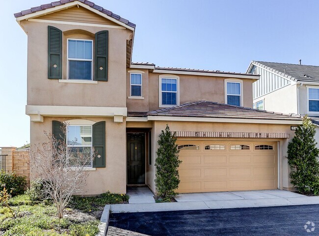 Building Photo - Beautiful 4 Bedroom Home in River Village!
