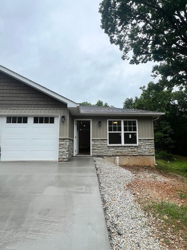 Building Photo - New Construction 2bd/2ba duplex