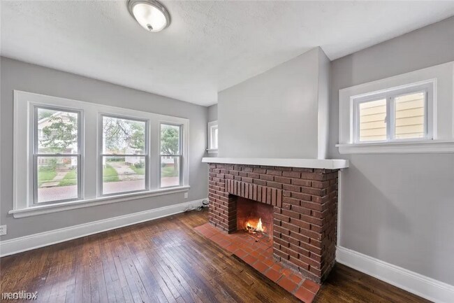 Photo - 2 br, 1 bath Duplex - 3035 West 116th Stre...