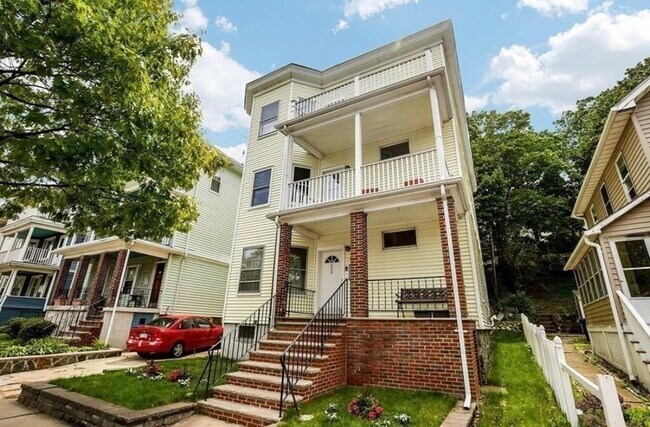 Photo - 558 Washington St Unit 1