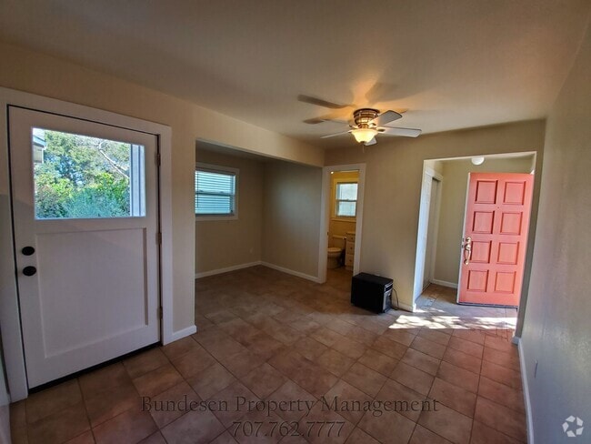 Building Photo - 9936 Oak St Rental