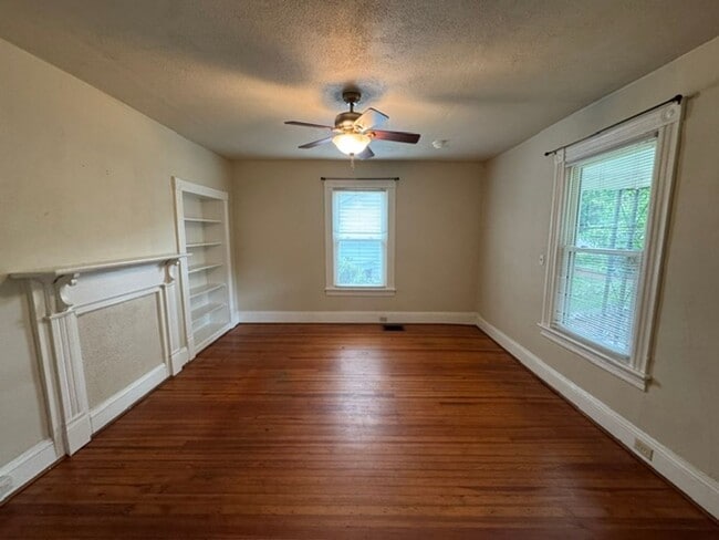 Photo - Charming 2 Bedroom Bungalow