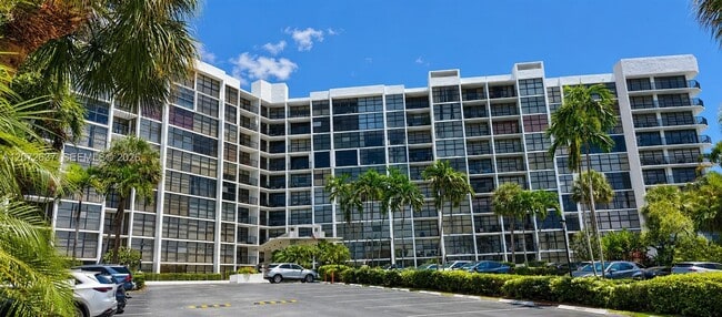 Building Photo - 600 Parkview Dr Unit 224