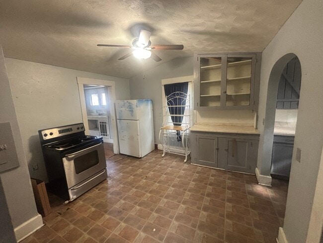 Photo - 737 Crandall Ave
