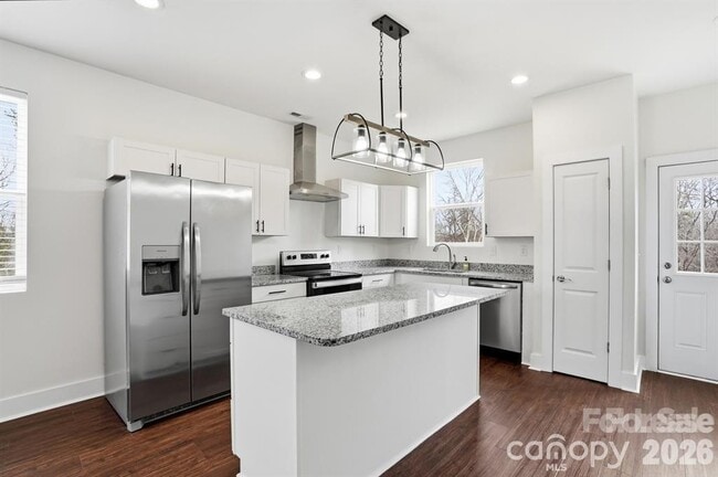 Photo - 102 Snyder Ct NE