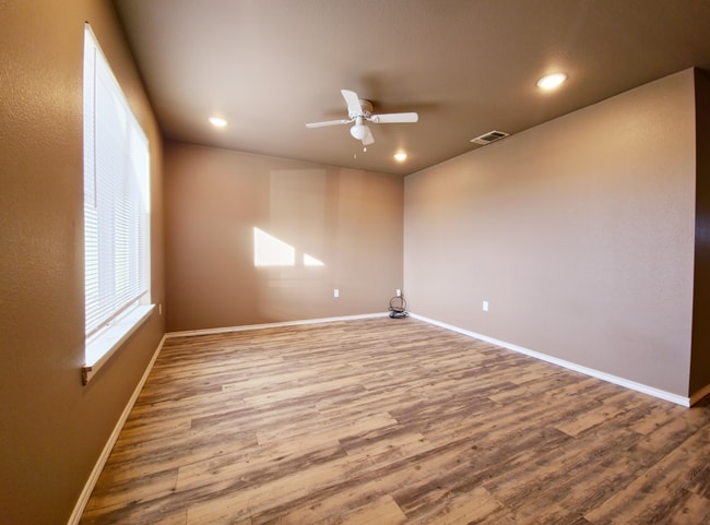 Building Photo - PRE-LEASE SPECIAL: Cozy 3-Bedroom, 2-Bathroom Home with Garage in East Lubbock