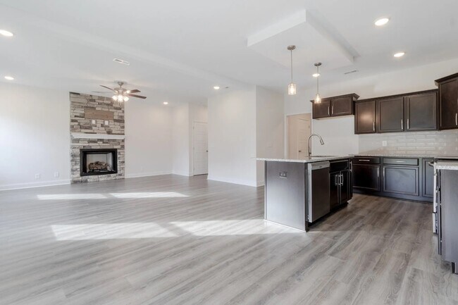 Photo - 506 Trace Ct