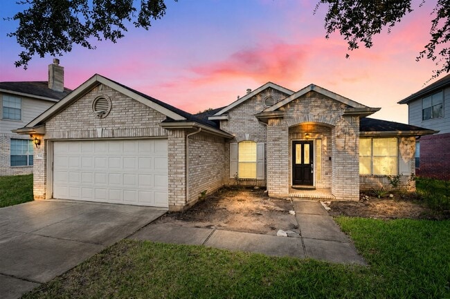 Building Photo - 2719 Riverhollow Ln