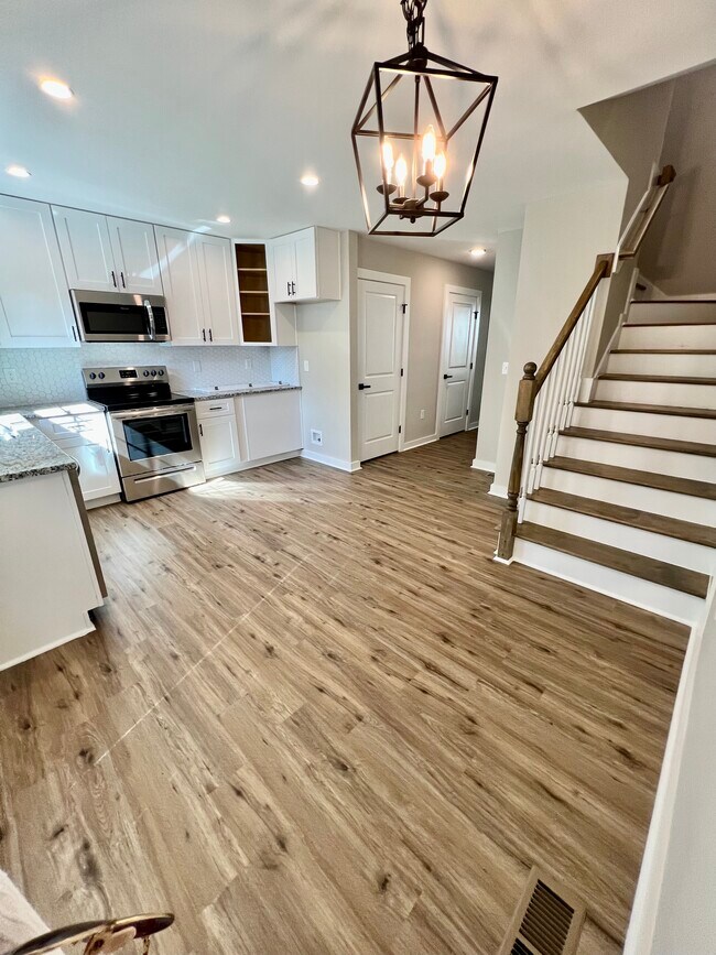 Cocina y comedor - 1211 N Guthrie Ave