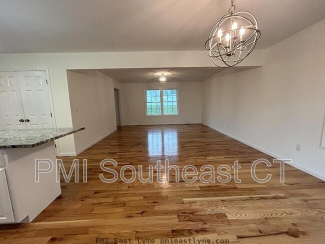 Photo - 23 Quakertown Mdws