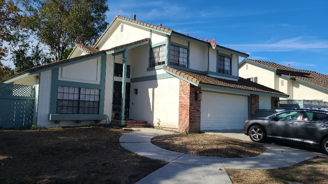 Building Photo - 26022 Fallbrook Rental