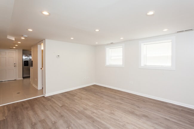 Photo - 3604 W Roscoe St Unidad G