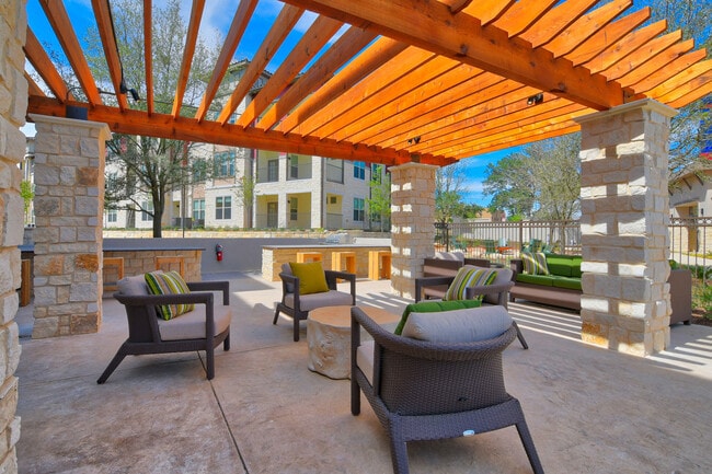 Outdoor Patio Under Pergola & Grilling Station at Park at Rialto Apartments, San Antonio - Park at Rialto Apartments