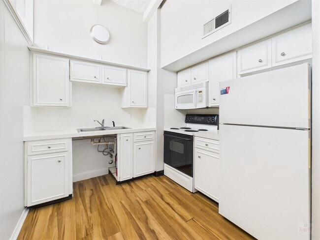 Photo - 2404 Longview St Unit 206