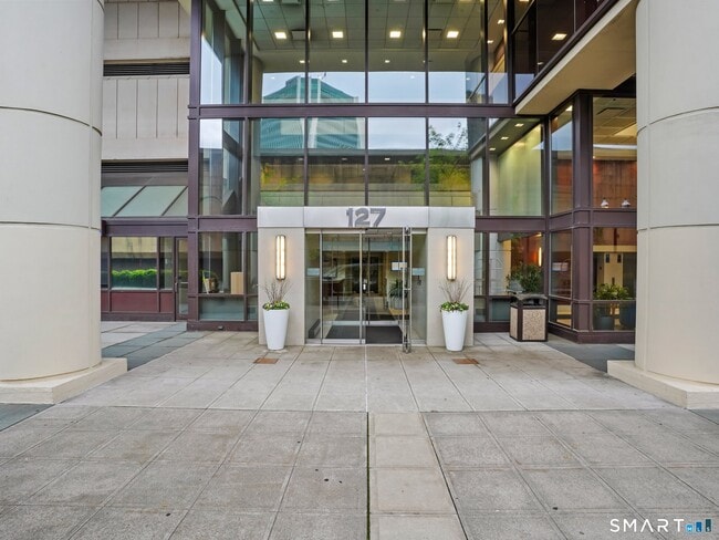 Building Photo - 127 Greyrock Pl Unit APT 607