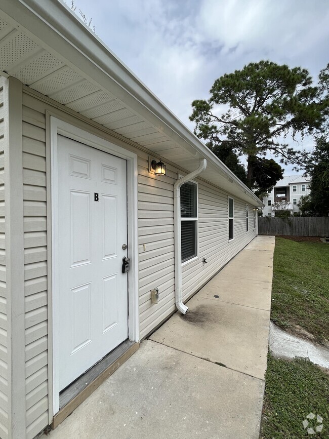 Building Photo - 19 Park Cir SE Unit B Rental