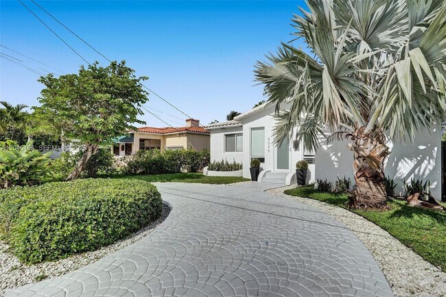 Photo - 9040 Carlyle Ave