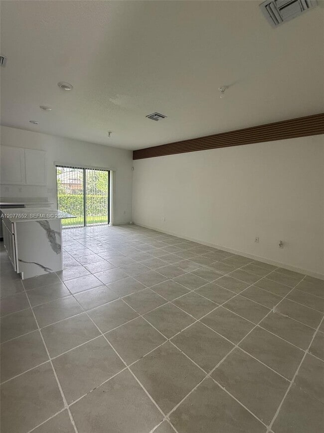 813 SW 11th Ter