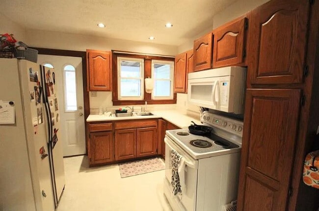 Photo - 28 N Willow St
