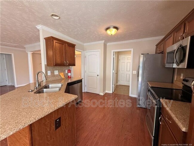Photo - 402 Colonist Pl