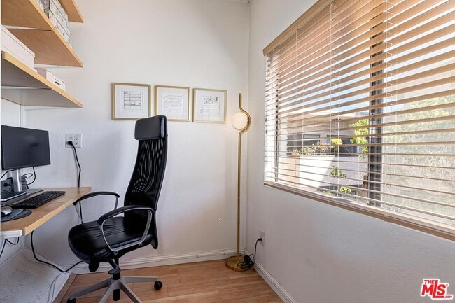 Photo - 5805 Whitsett Ave Unidad 206