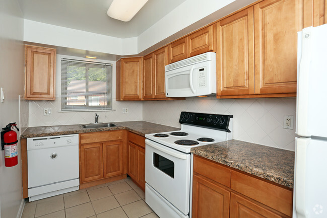 Kitchen - Hunters Creek Apartments