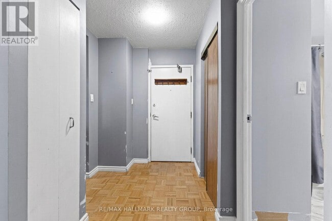 Photo - 2019 Bank St Unit 504