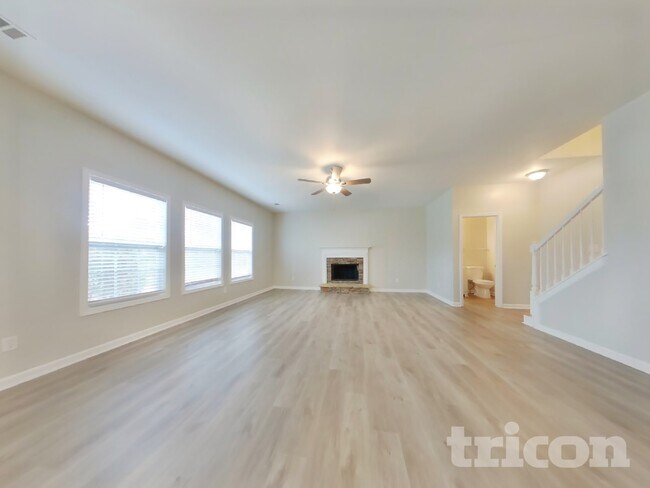 Photo - 383 Oakhaven Way