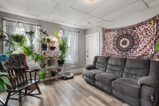 34 Esther St Unit 2