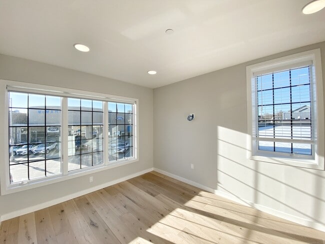 Building Photo - 32 Main St Unit 207