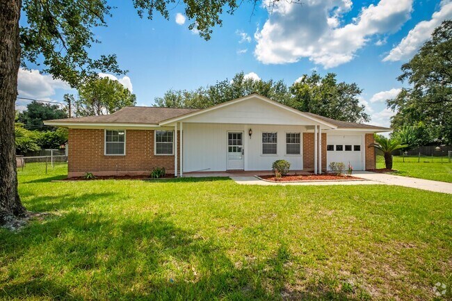 Building Photo - Newly Updated Home On Cul De Sac