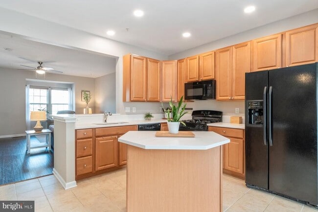 Building Photo - 7254 Mockingbird Cir