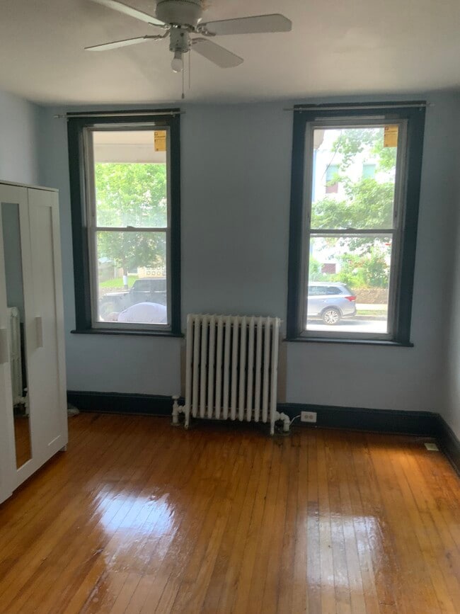 Photo - 520 Kenyon St NW