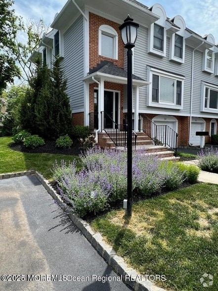 Building Photo - 65 E River Rd Unit 32 Rental