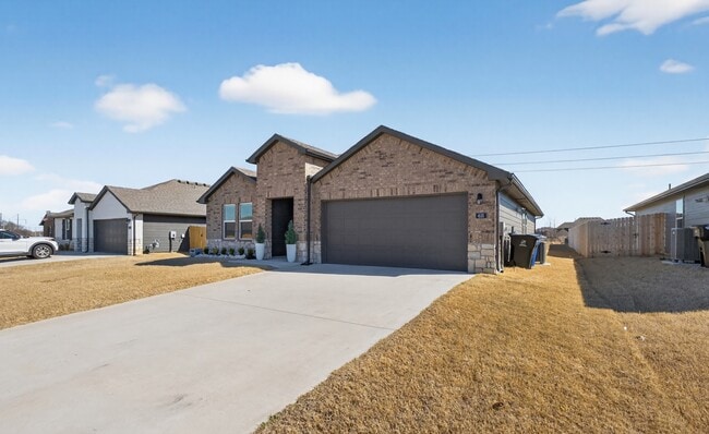 Photo - 405 S 85th St