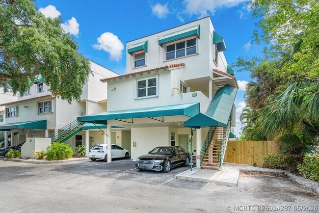 Photo - 324 N Lake Dr