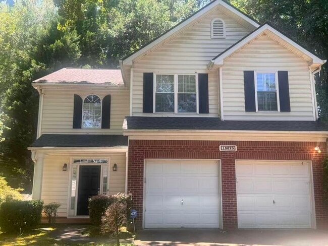 Building Photo - Alpharetta 4 bedroom home with large fenced in backyard