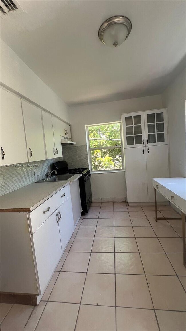 Photo - 413 NW 33rd St Unidad B